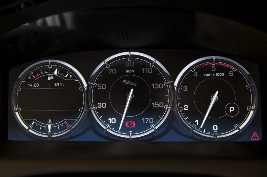  Jaguar XJ V6 2013 года  (фото 16 из 26)